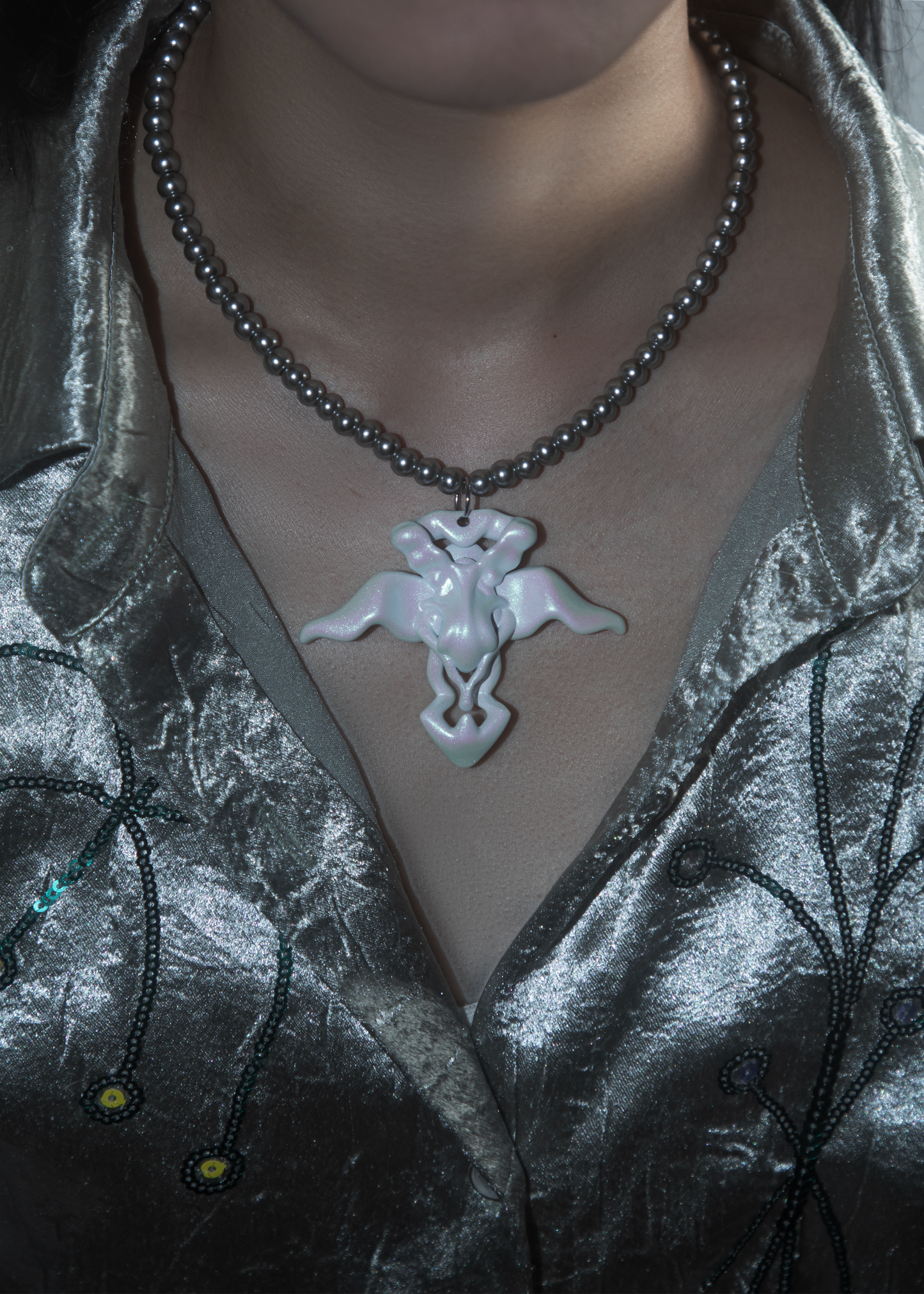 3D printed iridescent resin necklace/jewlery